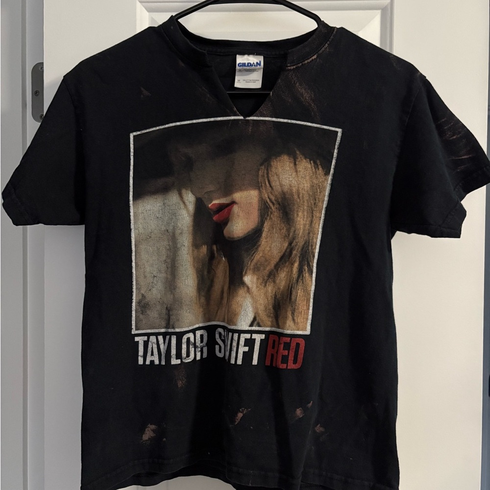 Black Taylor Swift “Red” Graphic Tee